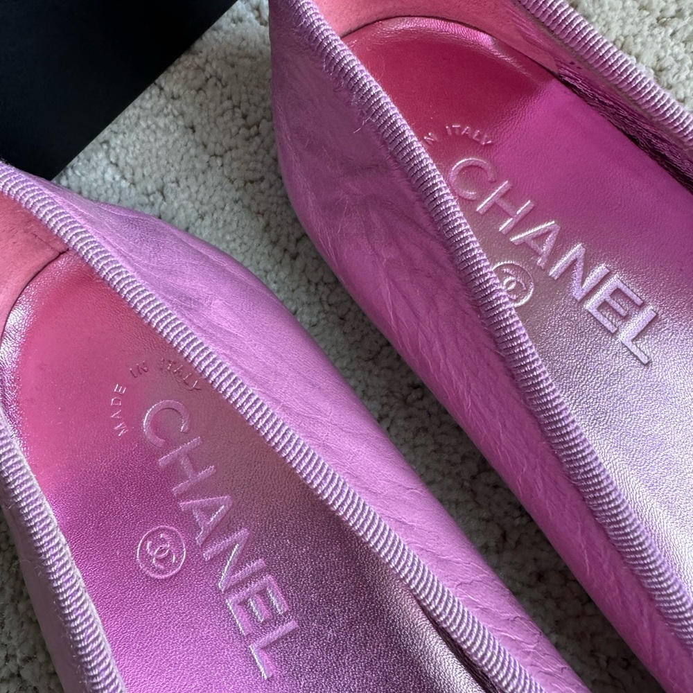 CHANEL Two-Tone Pink and Black Flats 41 - Picture 6 of 9